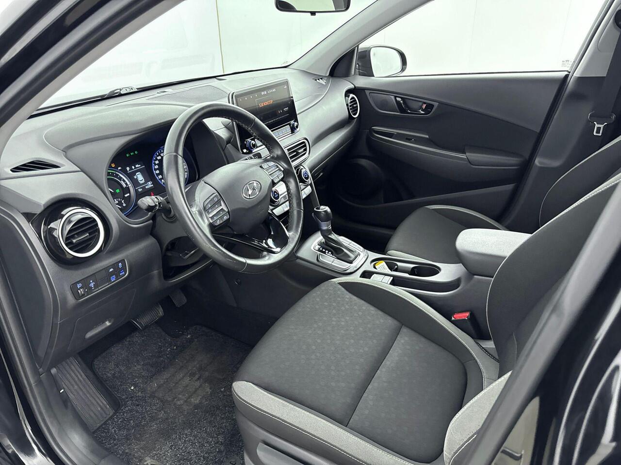 Hyundai Kona 1.6 GDI HEV Comfort | Trekhaak | Navigatie met Apple Carplay/Android Auto | Achteruitrijcamera | All Season Banden |