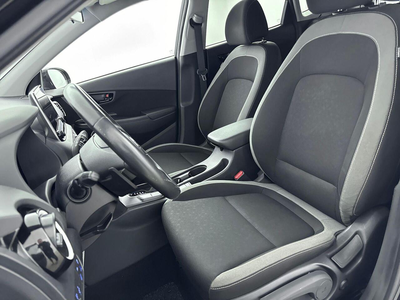 Hyundai Kona 1.6 GDI HEV Comfort | Trekhaak | Navigatie met Apple Carplay/Android Auto | Achteruitrijcamera | All Season Banden |