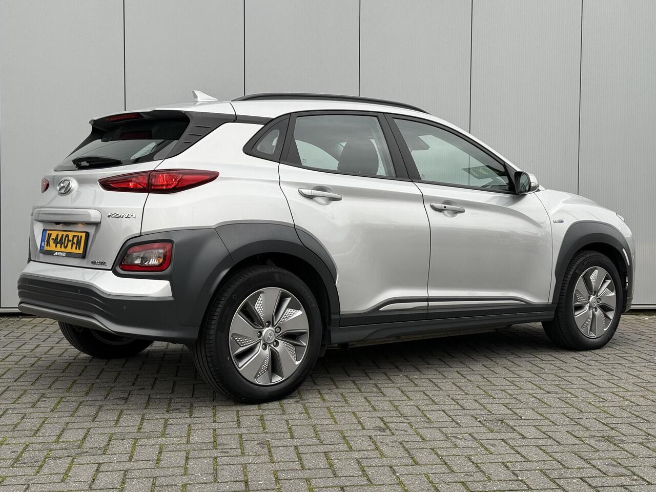 Hyundai Kona EV Comfort 64 kWh / SOH 100% / Trekhaak 300KG / Navigatie / KRELL Audio / Adaptive Cruise Control / Climate Control / Achteruitrijcamera /