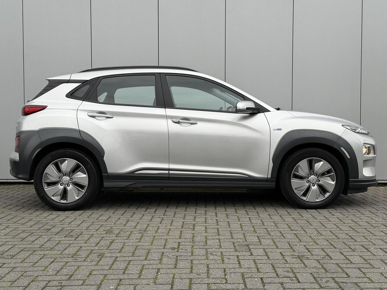 Hyundai Kona EV Comfort 64 kWh / SOH 100% / Trekhaak 300KG / Navigatie / KRELL Audio / Adaptive Cruise Control / Climate Control / Achteruitrijcamera /