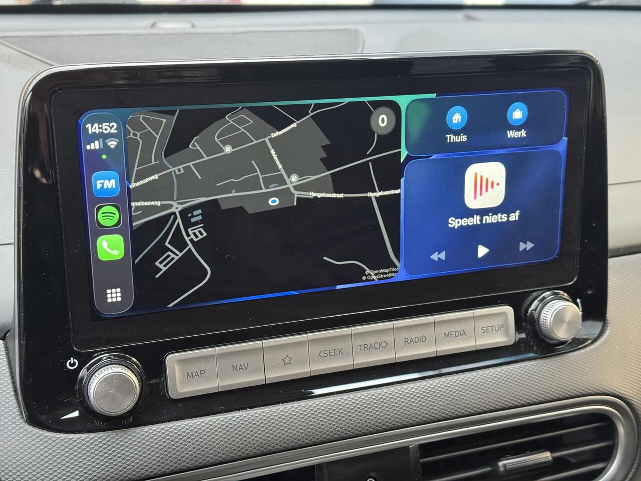 Hyundai Kona EV Fashion 64 kWh Automaat / Accu SoH 97,4% / HUD / Camera / Adaptieve Cruise / Apple Carplay & Android / DodeHoek Detectie / Krell Audio / Navigatie /