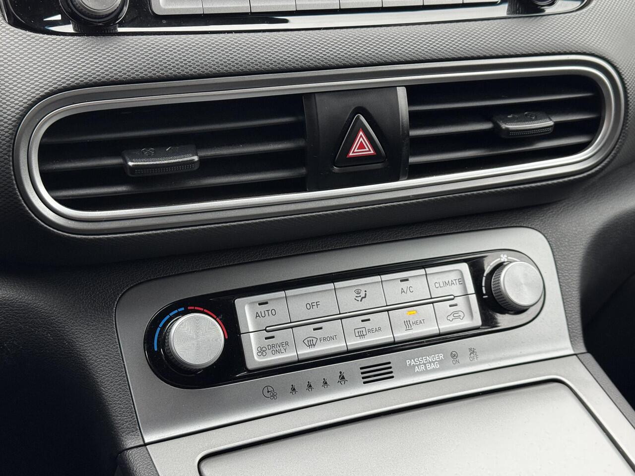 Hyundai Kona EV Fashion 64 kWh Automaat / Accu SoH 97,4% / HUD / Camera / Adaptieve Cruise / Apple Carplay & Android / DodeHoek Detectie / Krell Audio / Navigatie /