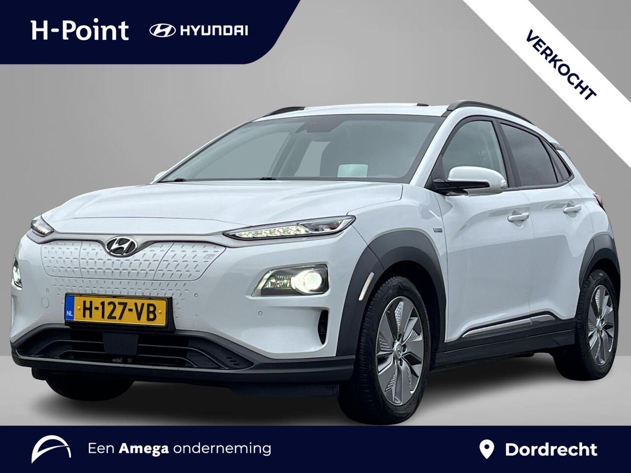 Hyundai Kona EV Premium 64 kWh | SOH 100% | 3-Fase OBC | Schuifkanteldak | Lederen bekleding | Long Range Accu | Volledig dealer onderhouden | Allseason banden | Trekhaak ,afneembaar |