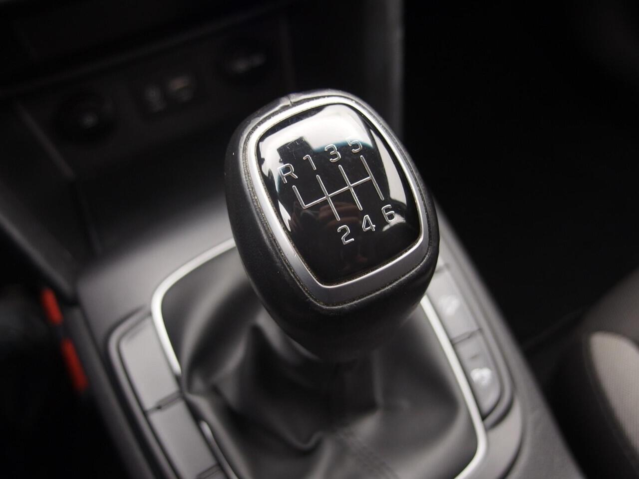 Hyundai Kona 1.0 T-GDI Comfort CAMERA / CARPLAY / CLIMA / CRUISE / PDC / BLUETOOTH / NL-AUTO