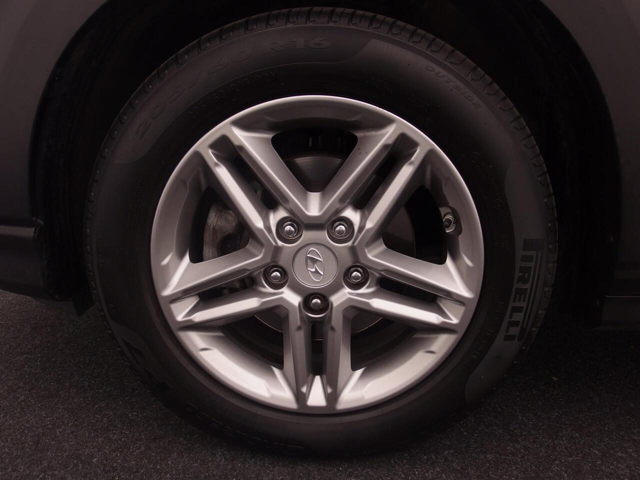 Hyundai Kona 1.0 T-GDI Comfort CAMERA / CARPLAY / CLIMA / CRUISE / PDC / BLUETOOTH / NL-AUTO