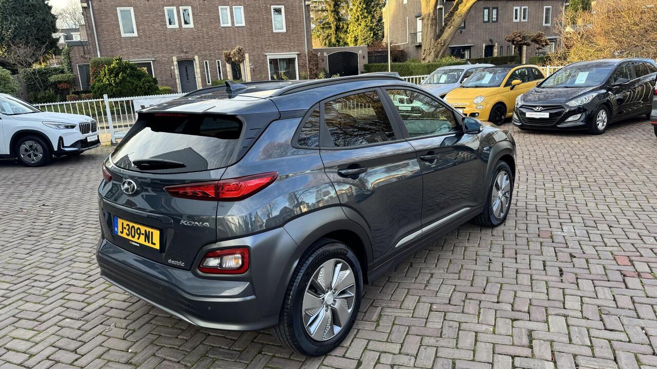 Hyundai Kona EV Fashion 39 kWh | Eerste eigenaar | BlueLink |