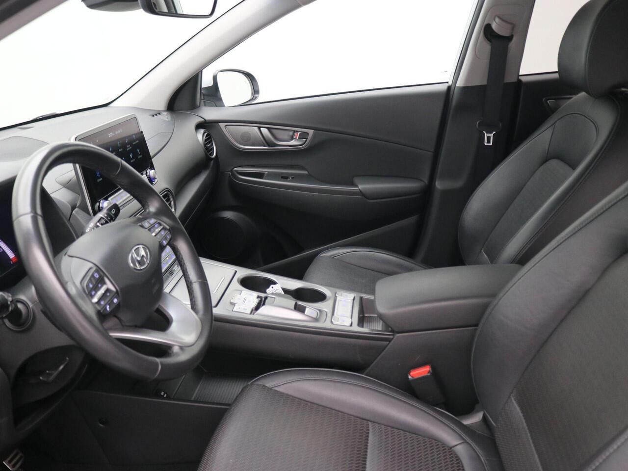 Hyundai Kona EV Fashion 64 kWh / SOH 100% / Lederen Bekleding / Navigatie / KRELL Audio / Adaptive Cruise Control / Climate Control / Achteruitrijcamera /