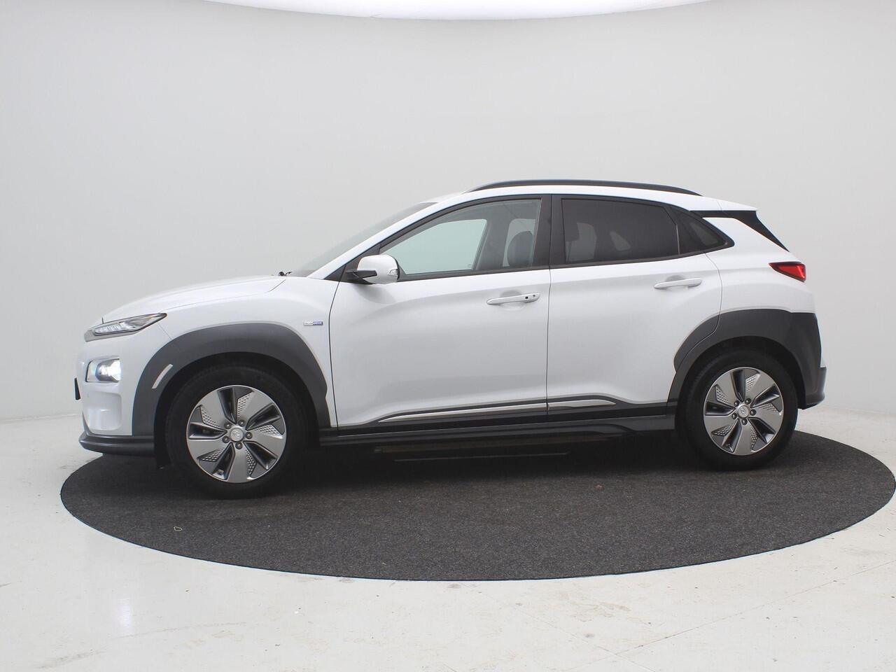 Hyundai Kona EV Fashion 64 kWh / SOH 100% / Lederen Bekleding / Navigatie / KRELL Audio / Adaptive Cruise Control / Climate Control / Achteruitrijcamera /
