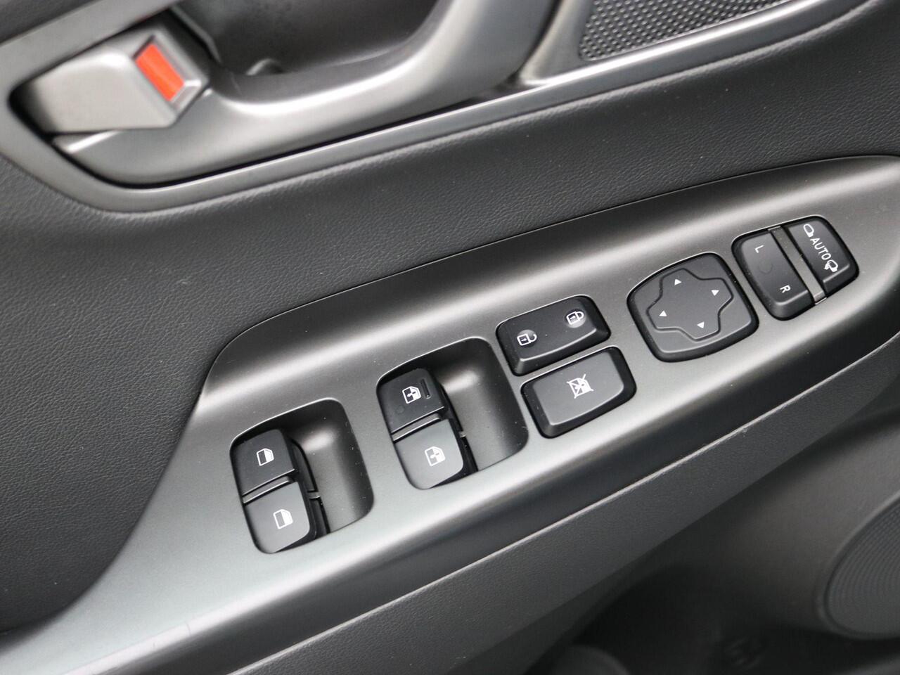 Hyundai Kona EV Fashion 64 kWh / SOH 100% / Lederen Bekleding / Navigatie / KRELL Audio / Adaptive Cruise Control / Climate Control / Achteruitrijcamera /