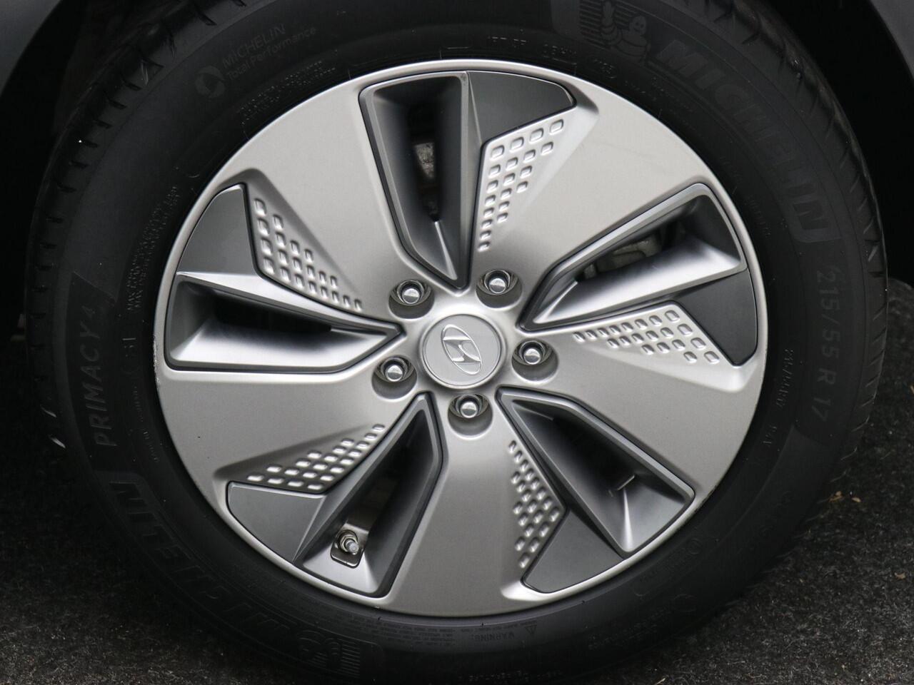 Hyundai Kona EV Fashion 64 kWh / SOH 100% / Lederen Bekleding / Navigatie / KRELL Audio / Adaptive Cruise Control / Climate Control / Achteruitrijcamera /