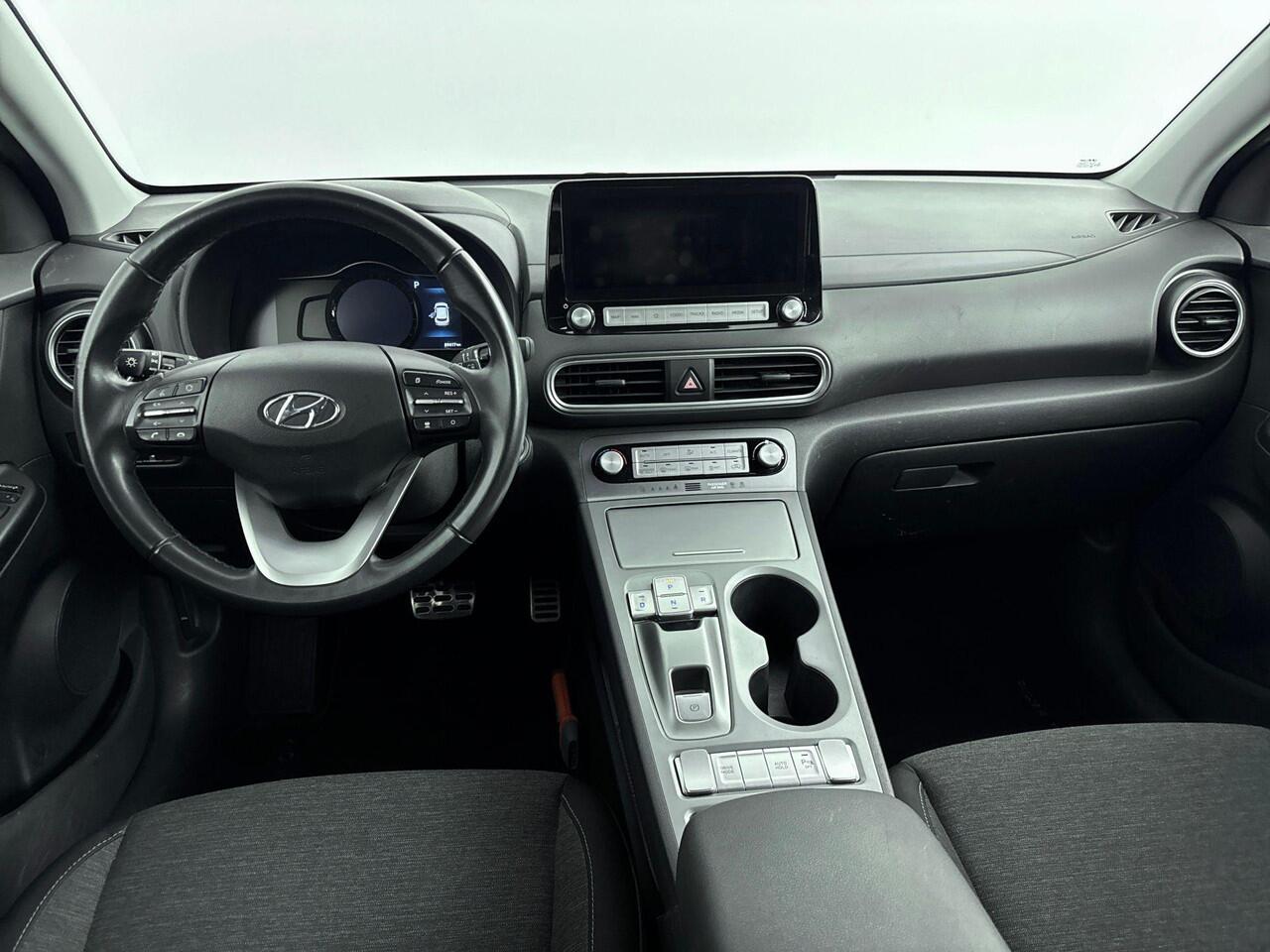 Hyundai Kona EV Fashion 64 kWh | Lane Assist | Dodehoek Detectie | Adaptive Cruise | Soh 95,8% |