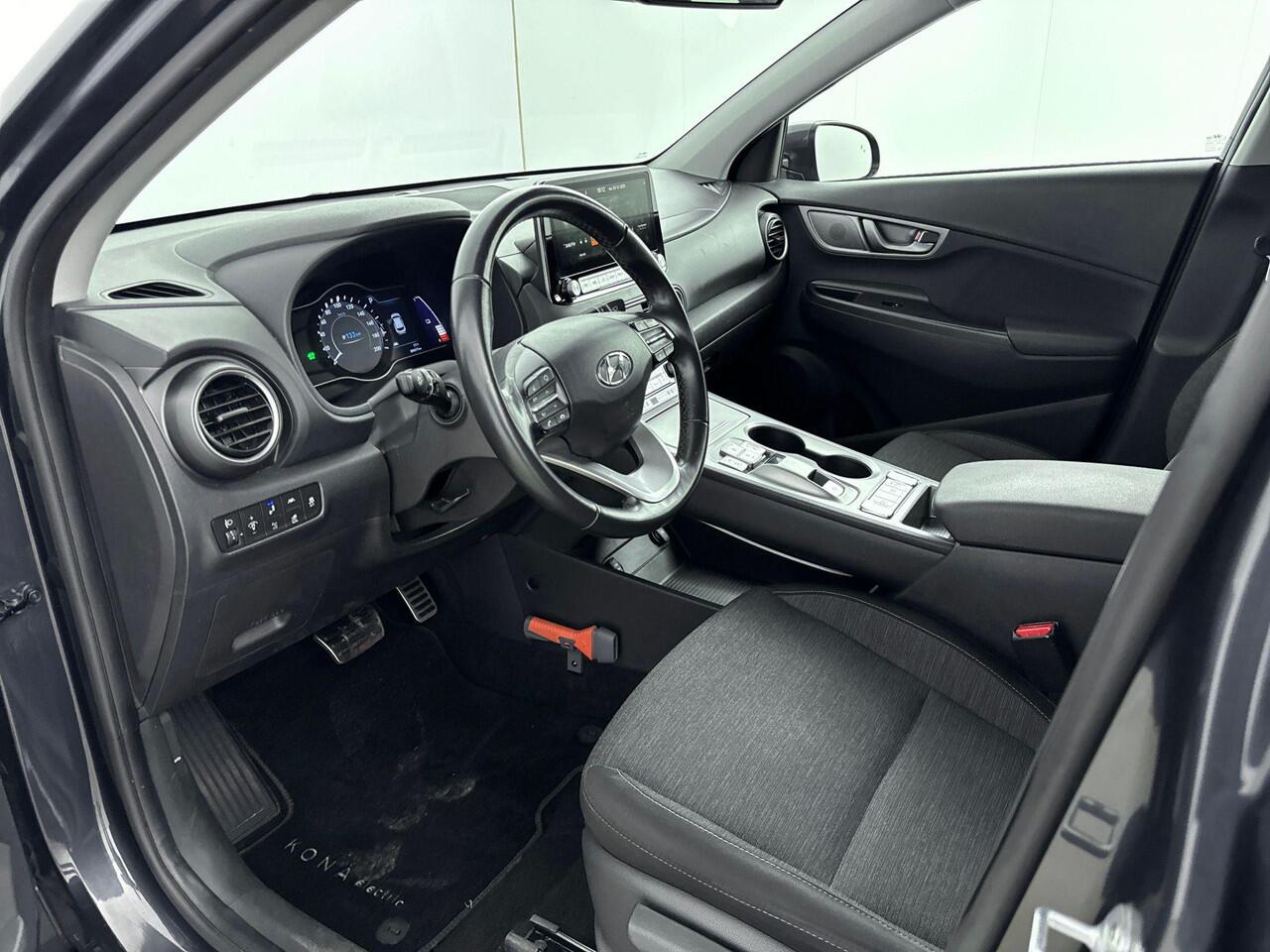 Hyundai Kona EV Fashion 64 kWh | Lane Assist | Dodehoek Detectie | Adaptive Cruise | Soh 95,8% |