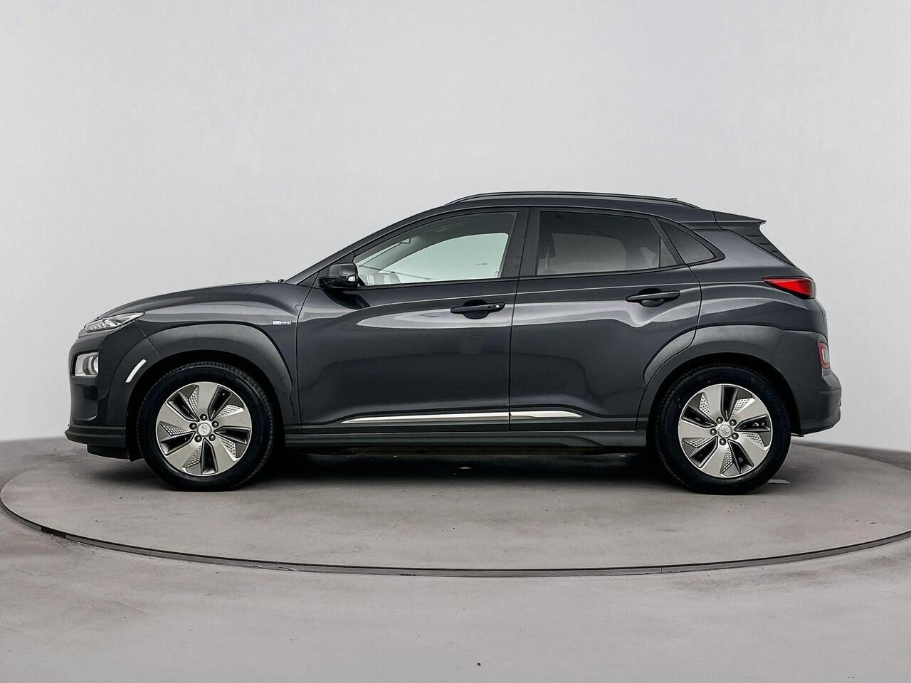 Hyundai Kona EV Fashion 64 kWh | Lane Assist | Dodehoek Detectie | Adaptive Cruise | Soh 95,8% |