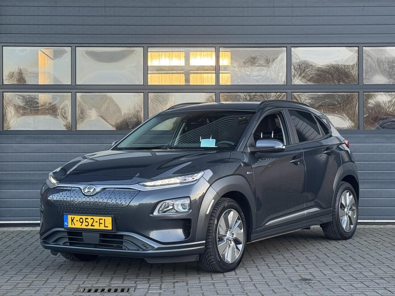 Hyundai Kona EV FASHION 64 KWH I 3 FASE I 99% SOH I APPLE CARPLAY I P-CAMERA