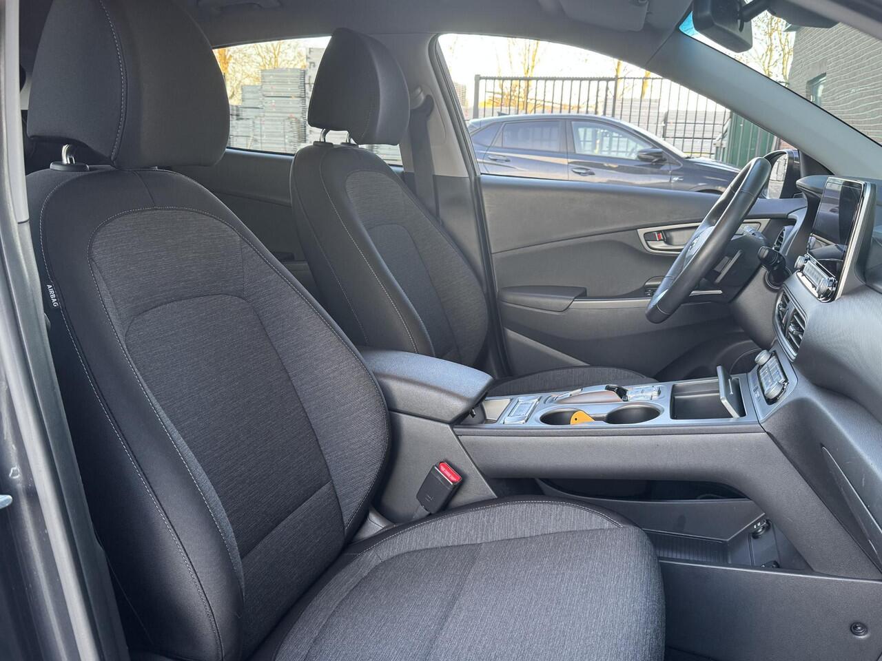 Hyundai Kona EV FASHION 64 KWH I 3 FASE I 99% SOH I APPLE CARPLAY I P-CAMERA