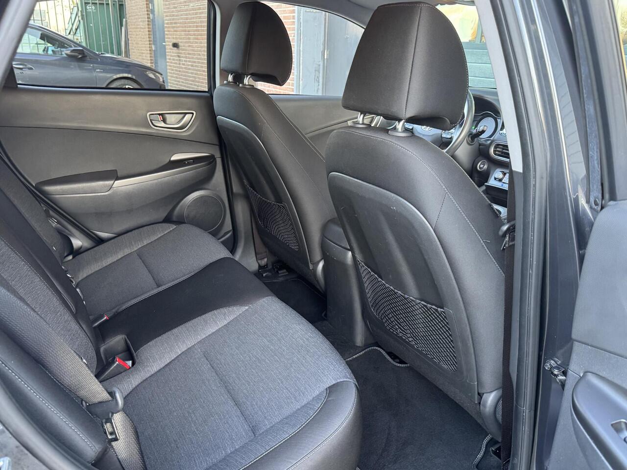 Hyundai Kona EV FASHION 64 KWH I 3 FASE I 99% SOH I APPLE CARPLAY I P-CAMERA