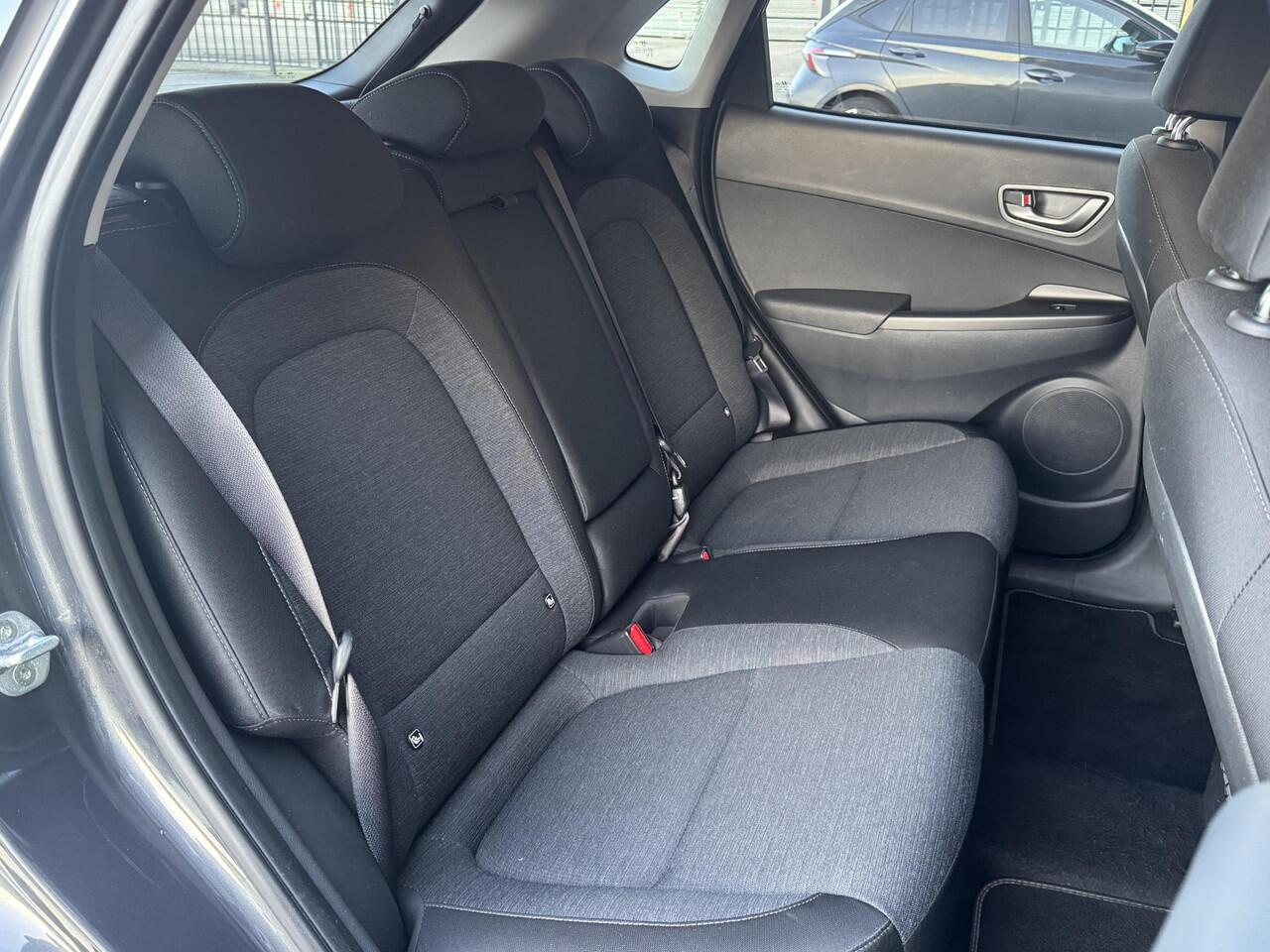 Hyundai Kona EV FASHION 64 KWH I 3 FASE I 99% SOH I APPLE CARPLAY I P-CAMERA