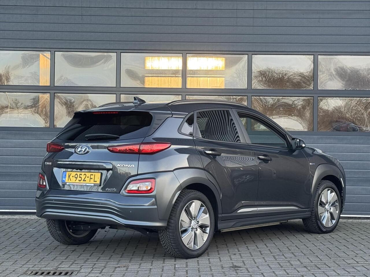 Hyundai Kona EV FASHION 64 KWH I 3 FASE I 99% SOH I APPLE CARPLAY I P-CAMERA