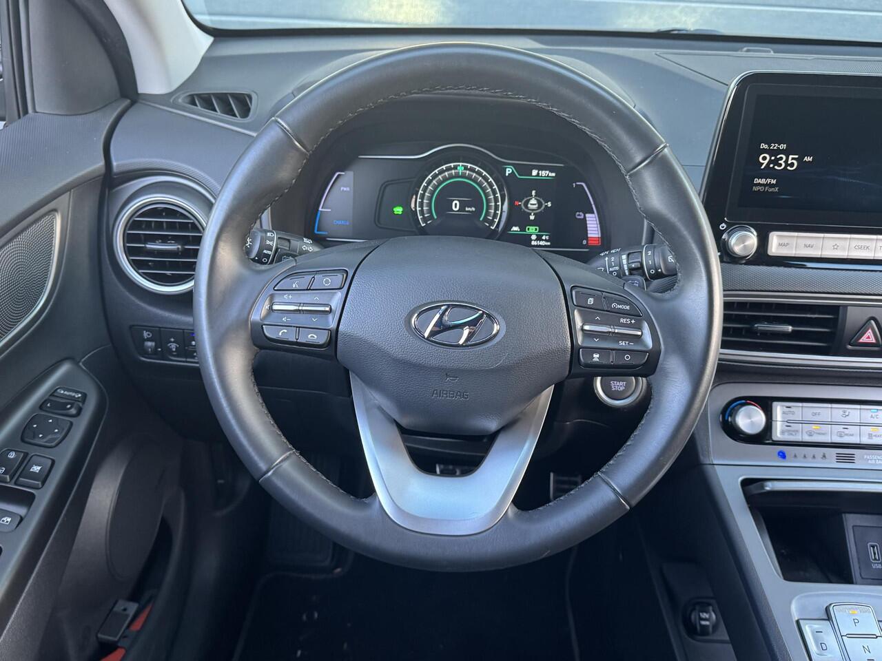 Hyundai Kona EV FASHION 64 KWH I 3 FASE I 99% SOH I APPLE CARPLAY I P-CAMERA