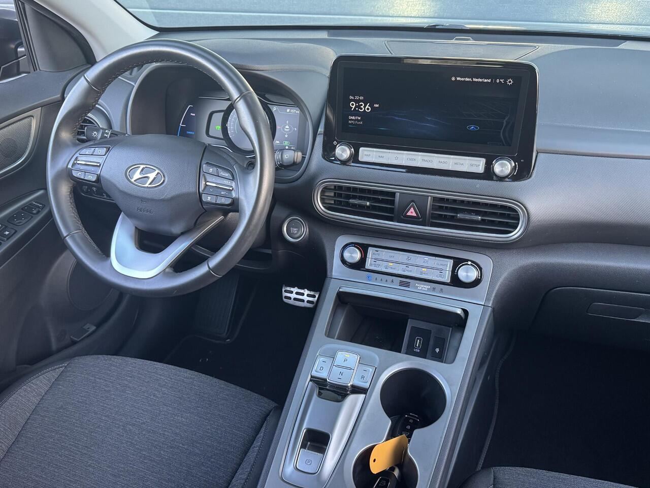 Hyundai Kona EV FASHION 64 KWH I 3 FASE I 99% SOH I APPLE CARPLAY I P-CAMERA