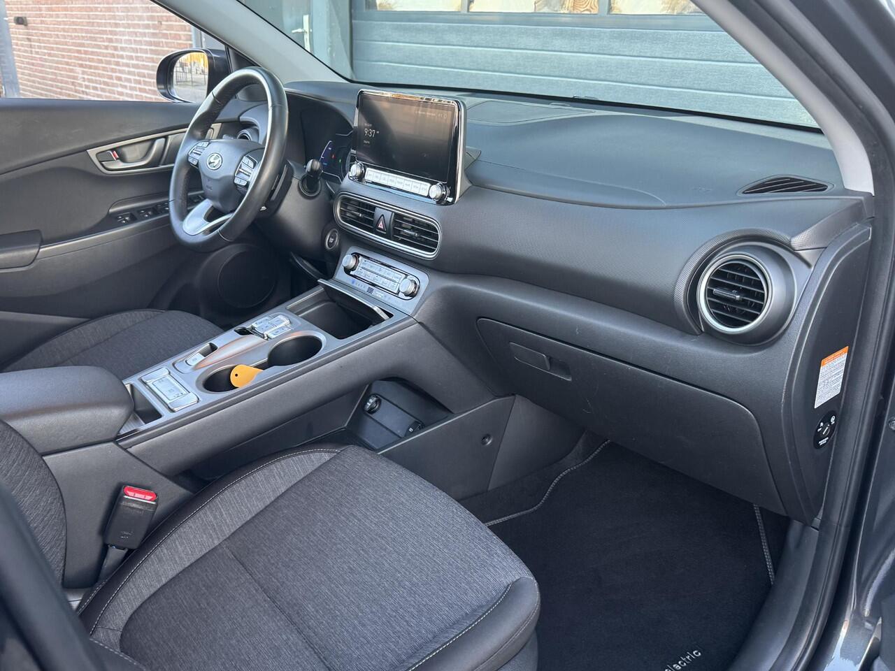 Hyundai Kona EV FASHION 64 KWH I 3 FASE I 99% SOH I APPLE CARPLAY I P-CAMERA