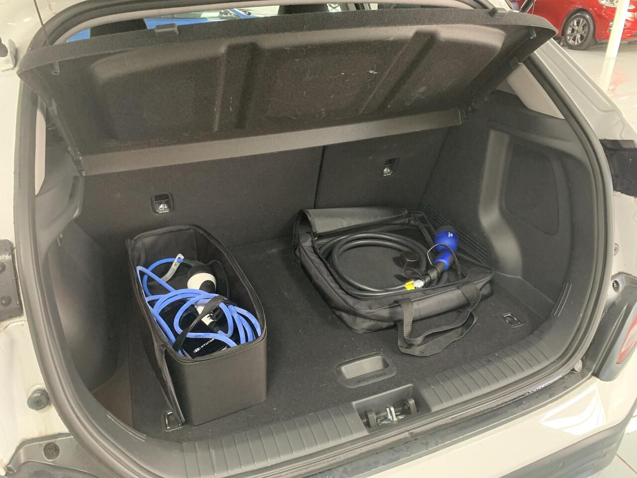 Hyundai Kona EV Limited 64 kWh SOH 96,8 % | NAVIGATIE | ACHTERUITRIJCAMERA | LEDEREN BEKLEDING