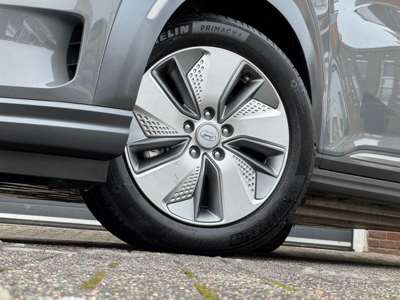 Hyundai Kona EV COMFORT 39 KWH ACC-CRUISE/CAMERA/LED/NL-AUTO/54.000 KM/SOH100%