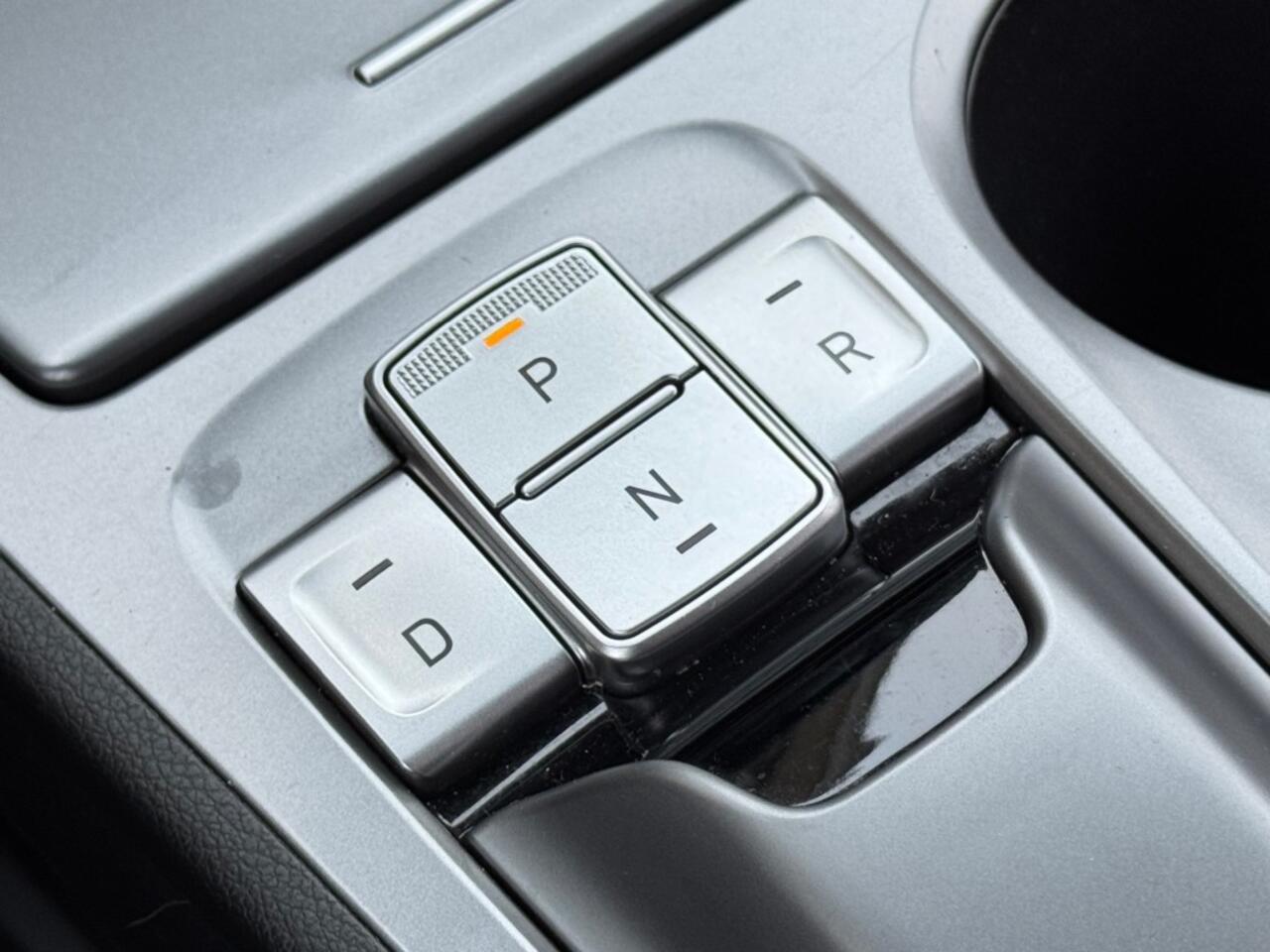 Hyundai Kona EV COMFORT 39 KWH ACC-CRUISE/CAMERA/LED/NL-AUTO/54.000 KM/SOH100%