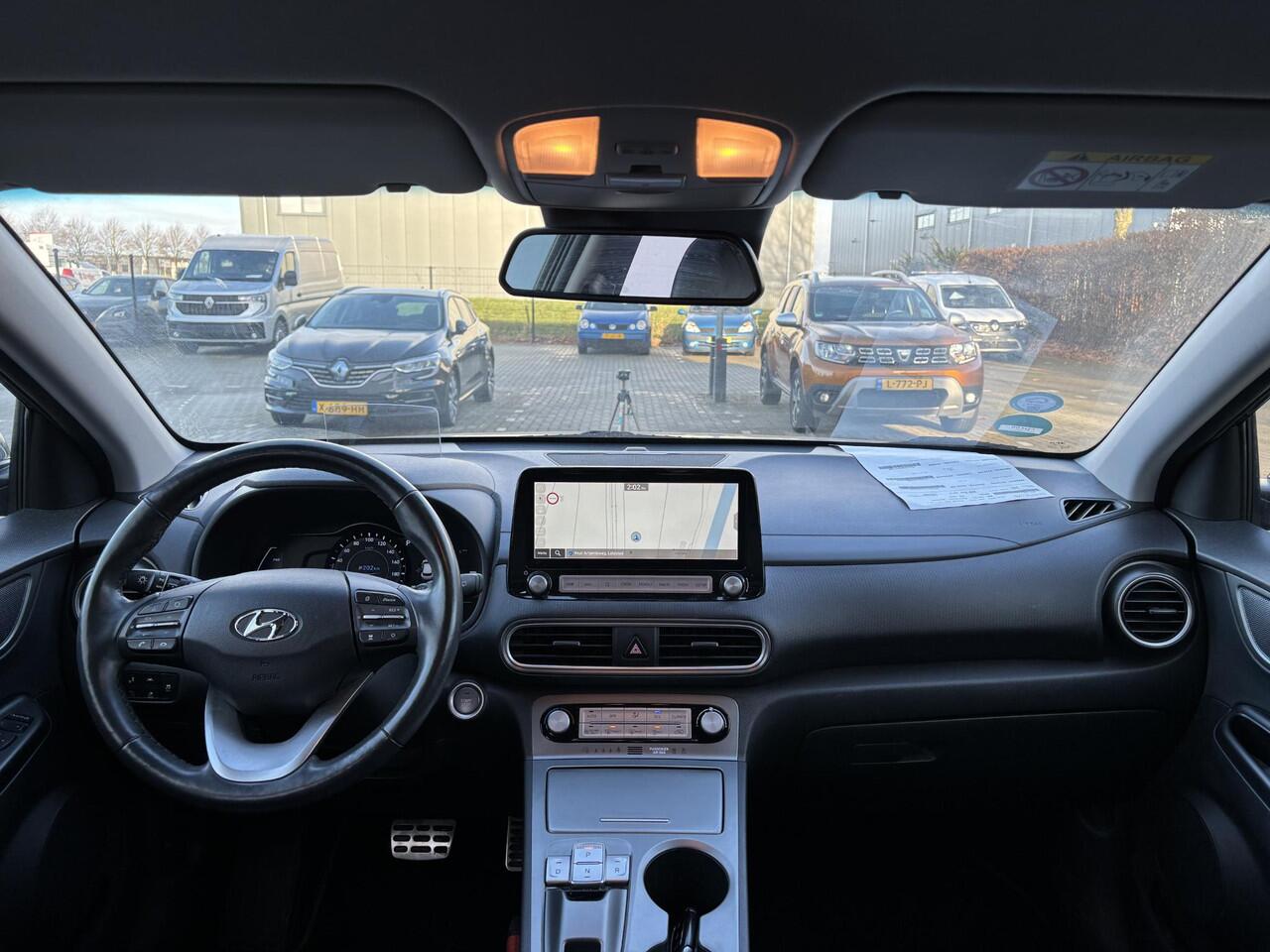 Hyundai Kona EV Premium 64 kWh | SOH 95,3% | Vol leder | Stoelverwarming |