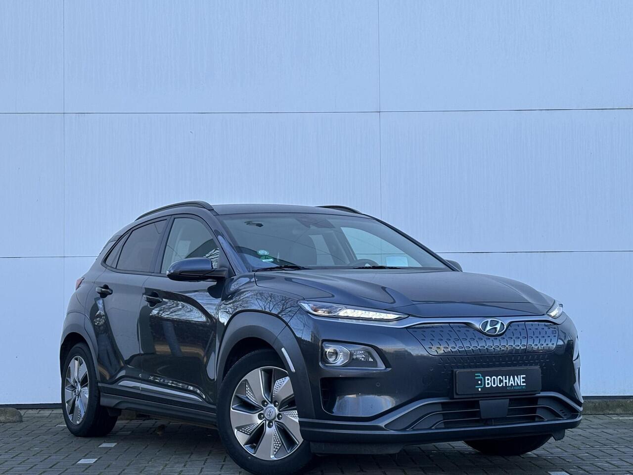 Hyundai Kona EV Premium 64 kWh | SOH 95,3% | Vol leder | Stoelverwarming |