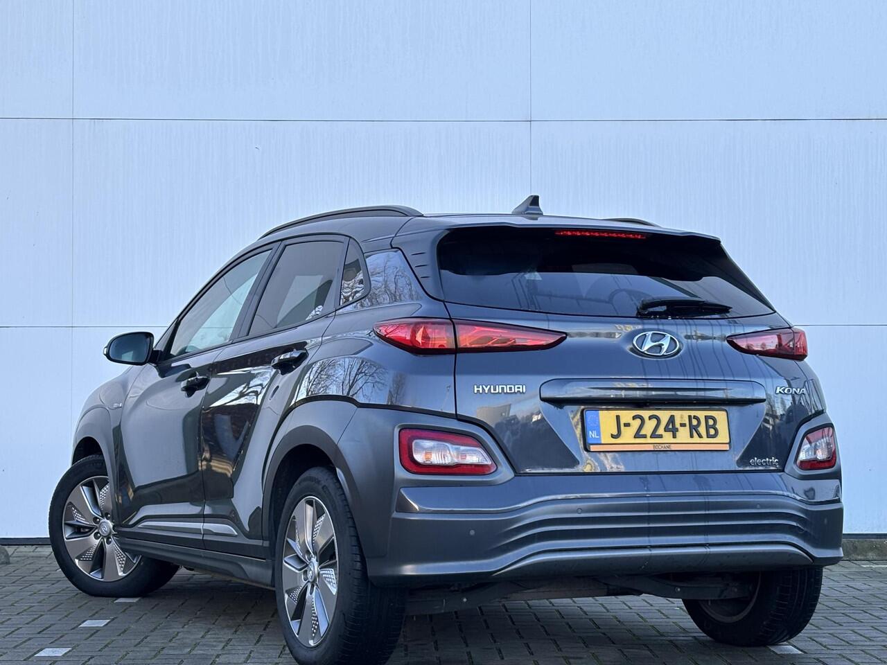 Hyundai Kona EV Premium 64 kWh | SOH 95,3% | Vol leder | Stoelverwarming |