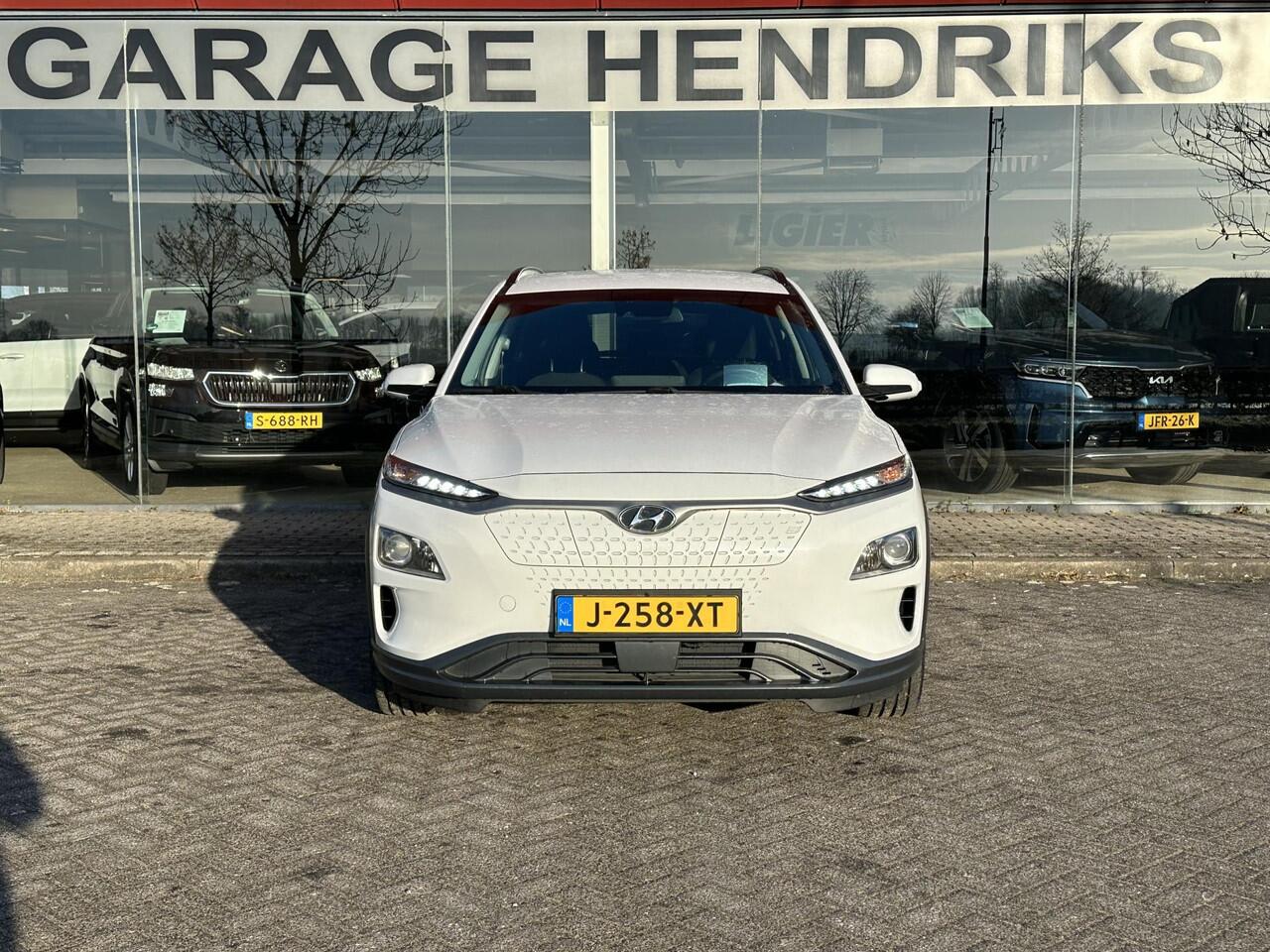 Hyundai Kona EV Comfort 64 kWh | SOH: 95,6% | 3 Fase | Warmtepomp | Navi | Adaptive CC | Climate |
