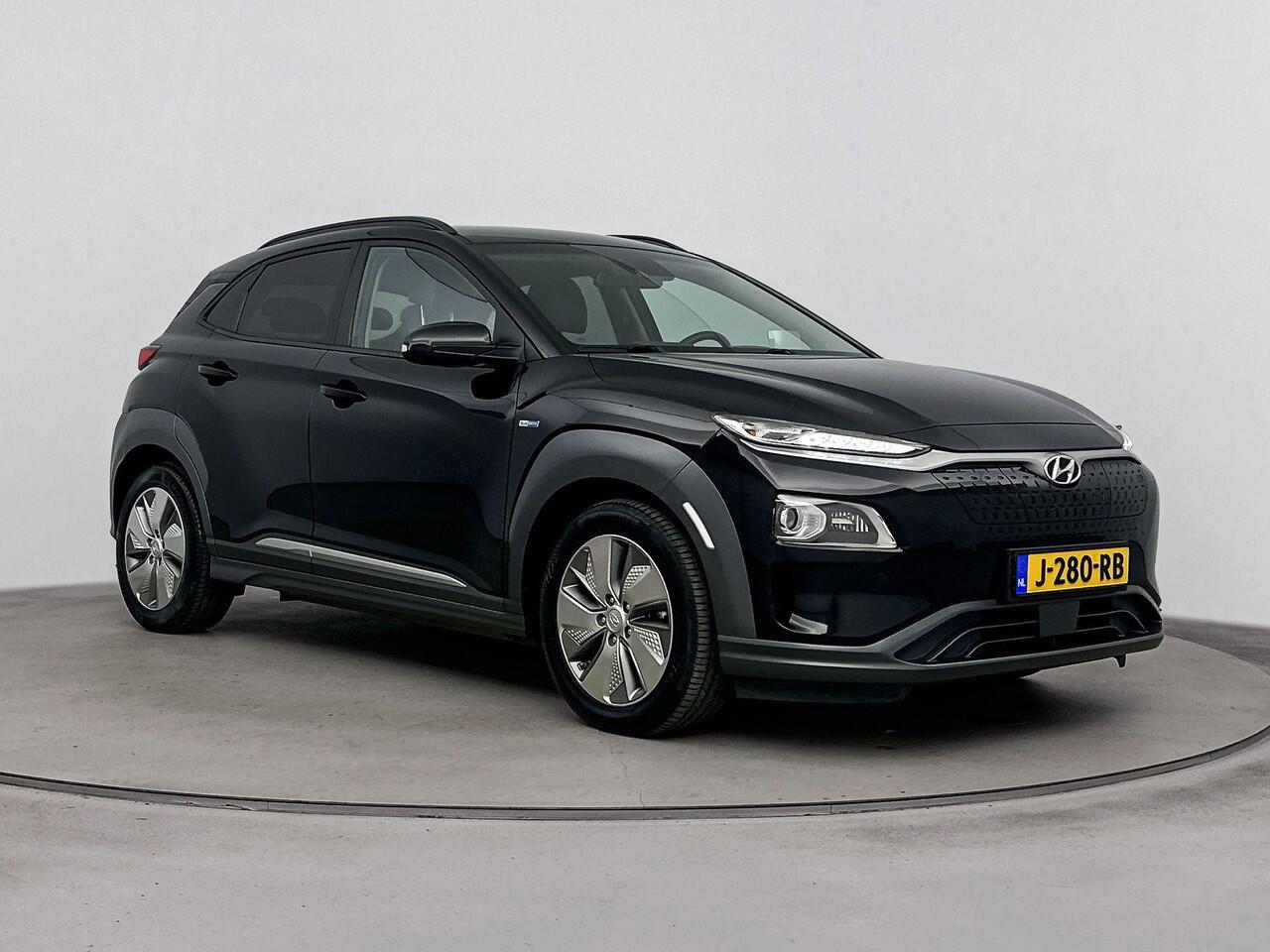 Hyundai Kona EV Premium 64 kWh | Soh 96,2% | Achterruitrij Camera | Dodehoek Detectie | Stoel verwarming & ventilatie | DAB Radio |