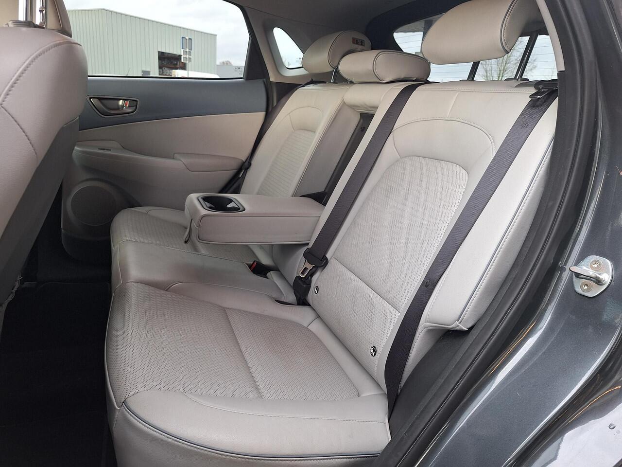 Hyundai Kona EV Premium 64 kWh | SOH: 94,6% | Leder | Warmtepomp | Adaptive CC | Navi | Camera |