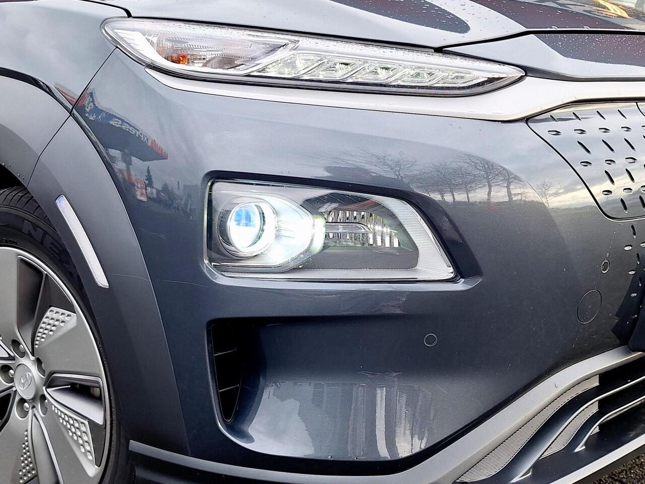 Hyundai Kona EV Premium 64 kWh | SOH: 94,6% | Leder | Warmtepomp | Adaptive CC | Navi | Camera |