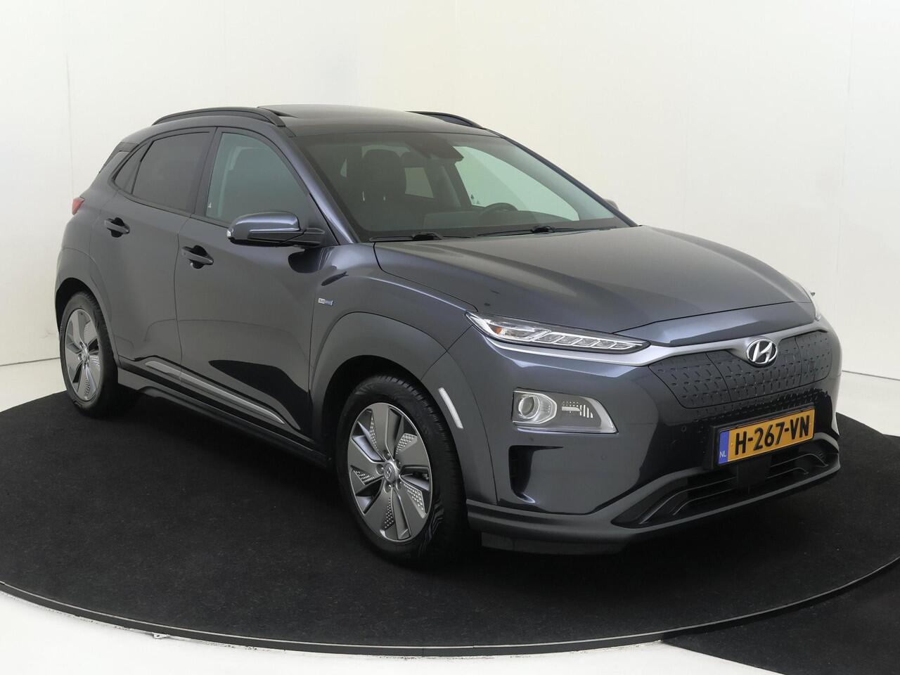 Hyundai Kona EV Premium 204Pk 64 kWh | Navigatie | Apple & Android Carplay | Elektrisch Schuifkanteldak | Stoelverwarming & Verkoeling | Elektrisch Verstelbare Bestuurdersstoel | Achteruitrijcamera | Parkeersensoren Voor & Achter | Climate Control |