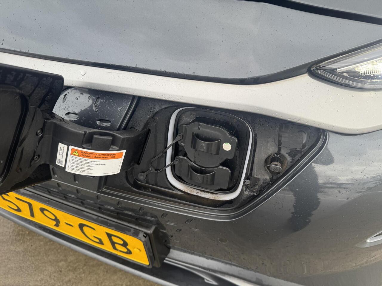 Hyundai Kona EV Premium 64 kWh Trekhaak | Leder | Stoel&Stuurverw + Koeling | Navi | Camera