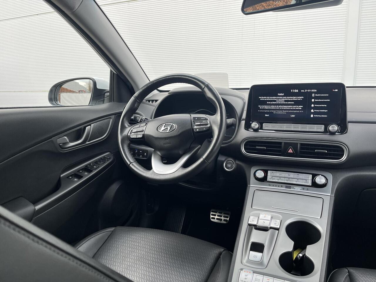 Hyundai Kona EV Limited 64 kWh / achterbank verwarmd / Apple Carplay/Android Auto / cruise control adaptief met Stop&Go en stuurhulp /
