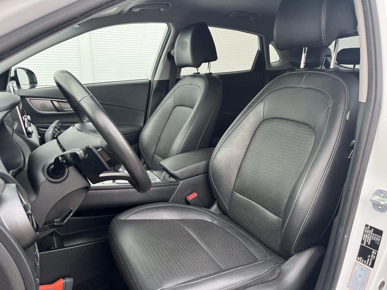 Hyundai Kona EV Limited 64 kWh / achterbank verwarmd / Apple Carplay/Android Auto / cruise control adaptief met Stop&Go en stuurhulp /