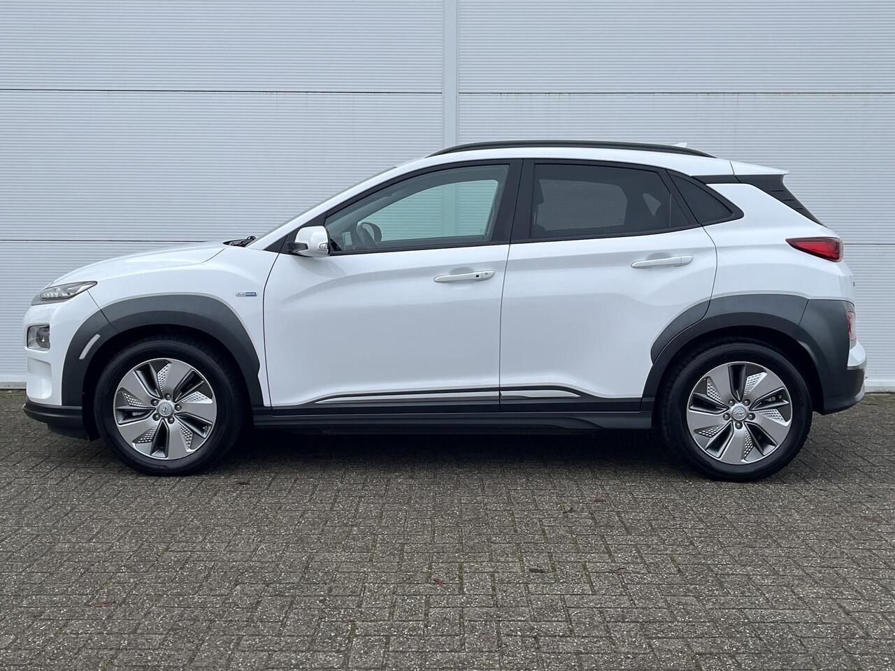 Hyundai Kona EV Limited 64 kWh / achterbank verwarmd / Apple Carplay/Android Auto / cruise control adaptief met Stop&Go en stuurhulp /
