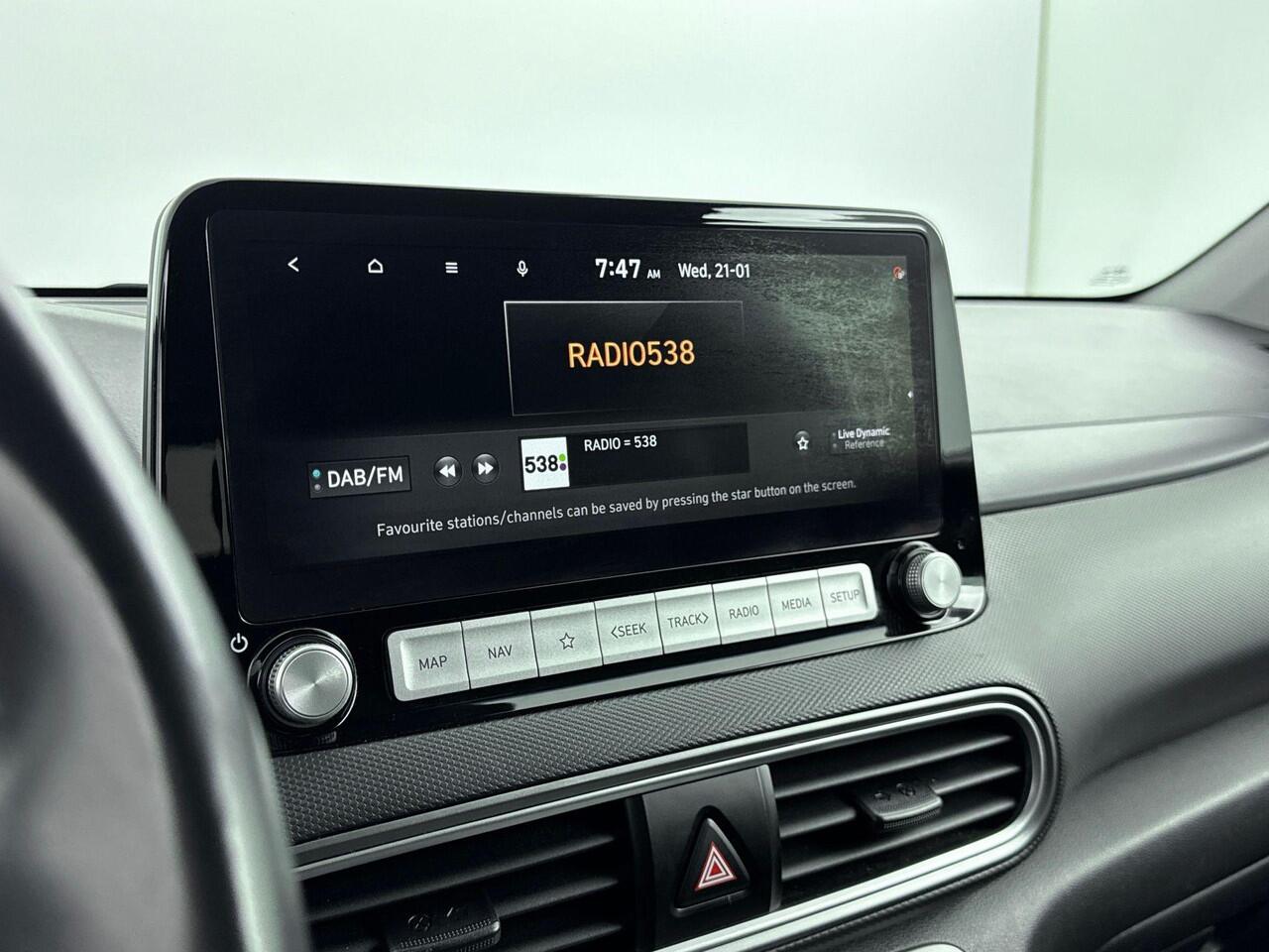 Hyundai Kona EV Fashion 64 kWh | Navigatie| SOH 95.7% | Achteruitrij Camera | Dodehoek Detectie | Head Up Display |