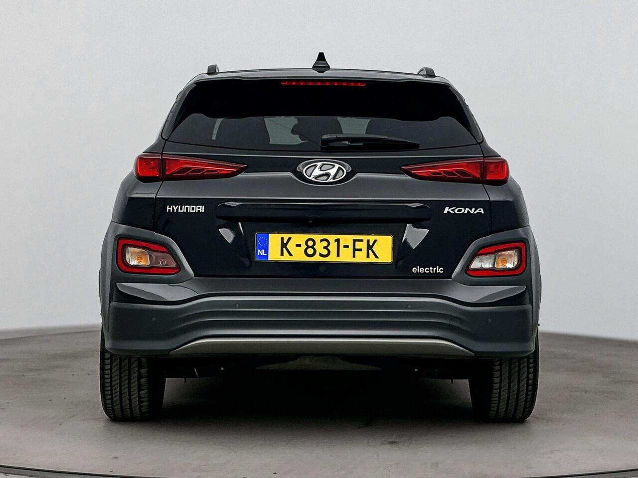 Hyundai Kona EV Fashion 64 kWh | Navigatie| SOH 95.7% | Achteruitrij Camera | Dodehoek Detectie | Head Up Display |