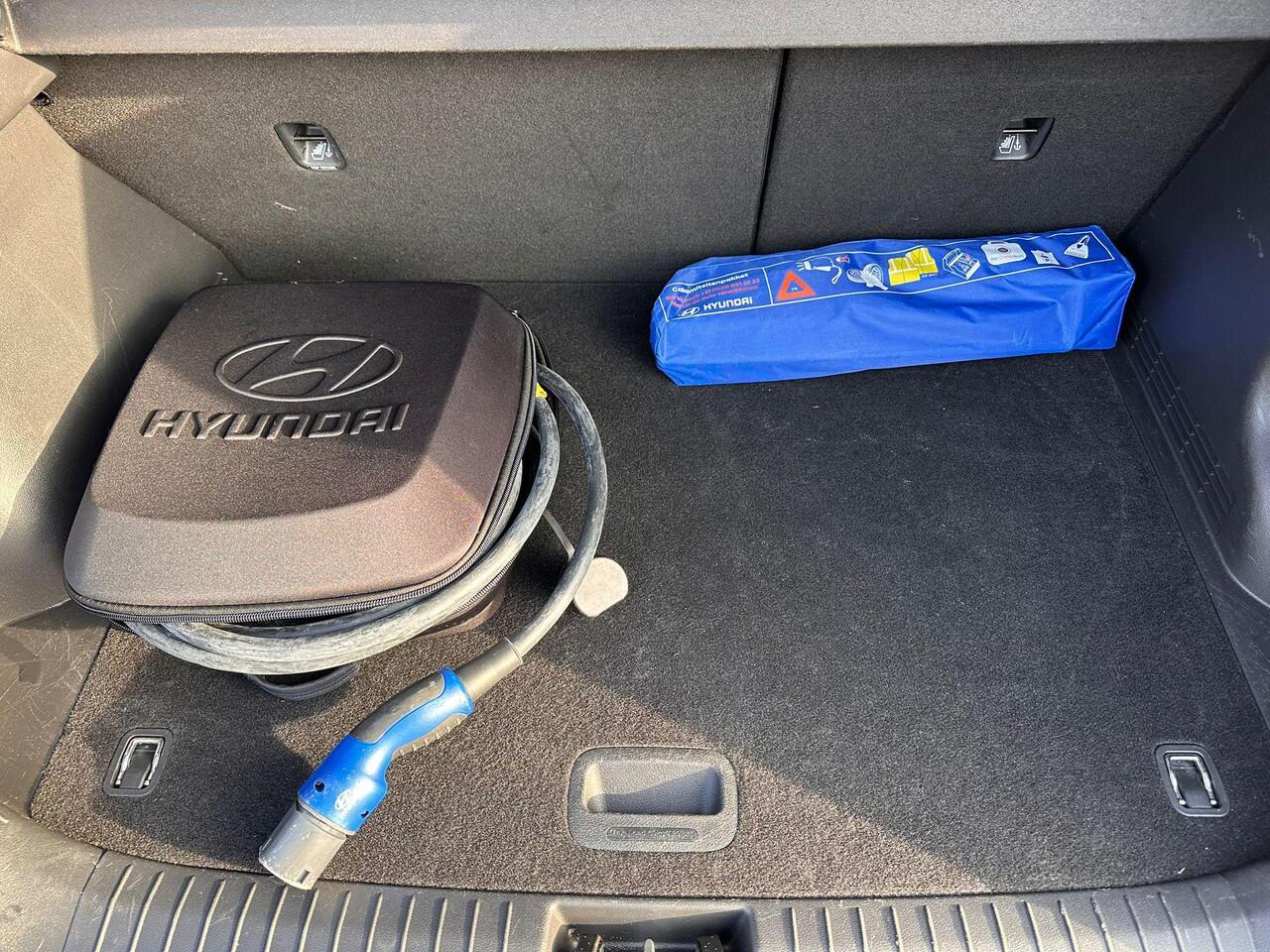 Hyundai Kona EV Comfort 64 kWh | SOH: 96,4% | 3 Fase |Warmtepomp | Navi | Adaptive CC | Climate |