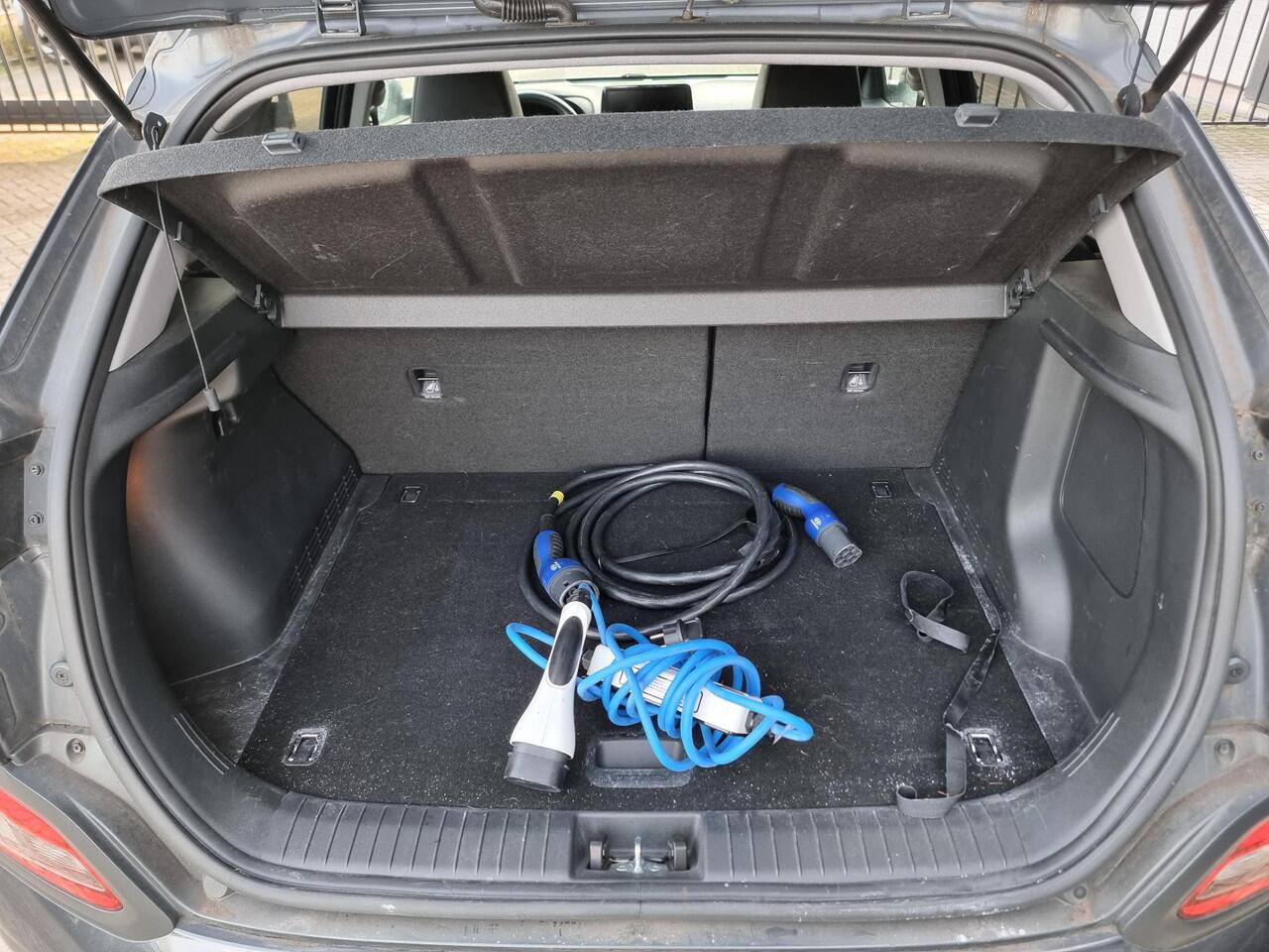 Hyundai Kona EV Fashion 64 kWh | SoH 96,1% | Stoelverwarming | Navigatie | Achteruitrijcamera |