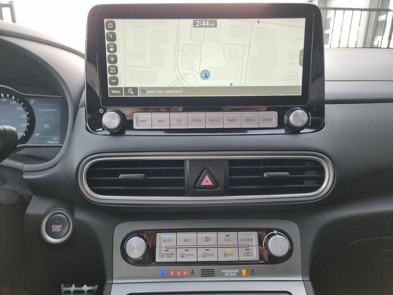 Hyundai Kona EV Fashion 64 kWh | SoH 96,1% | Stoelverwarming | Navigatie | Achteruitrijcamera |