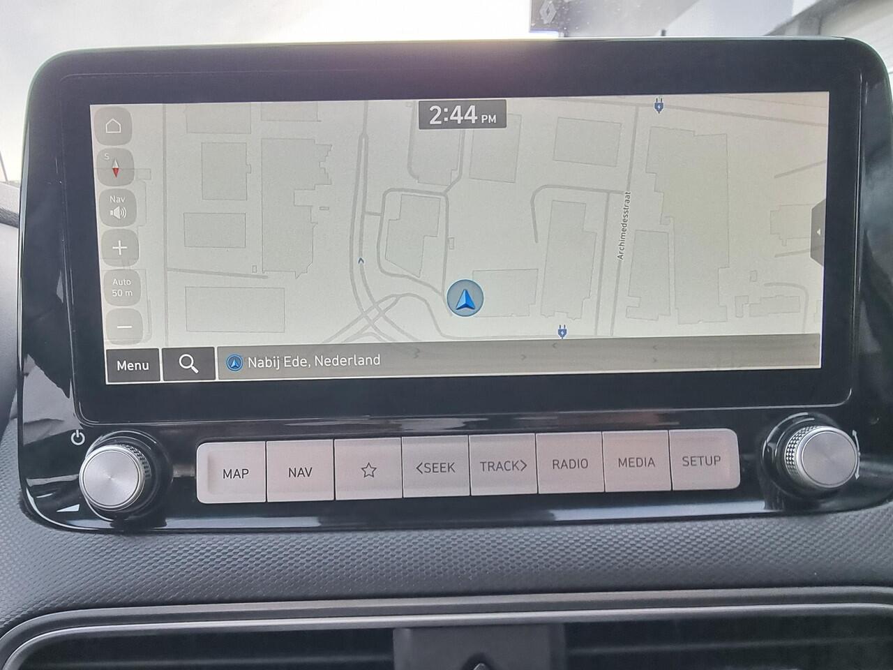 Hyundai Kona EV Fashion 64 kWh | SoH 96,1% | Stoelverwarming | Navigatie | Achteruitrijcamera |