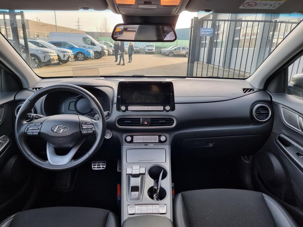 Hyundai Kona EV Fashion 64 kWh | SoH 96,1% | Stoelverwarming | Navigatie | Achteruitrijcamera |