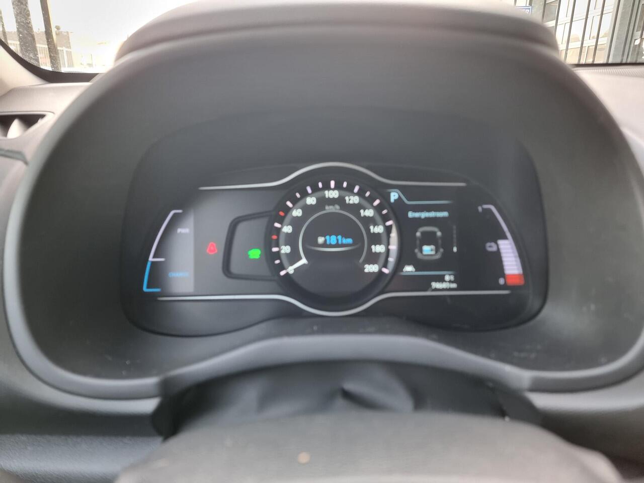 Hyundai Kona EV Fashion 64 kWh | SoH 96,1% | Stoelverwarming | Navigatie | Achteruitrijcamera |