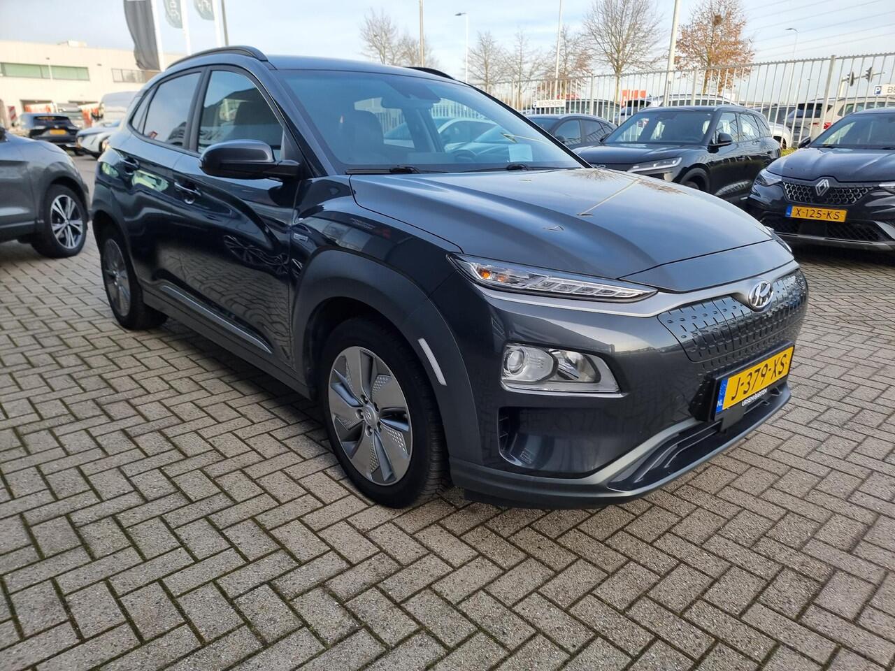 Hyundai Kona EV Fashion 64 kWh | SoH 96,1% | Stoelverwarming | Navigatie | Achteruitrijcamera |