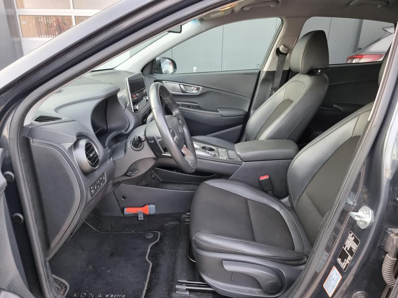 Hyundai Kona EV Fashion 64 kWh | SoH 96,1% | Stoelverwarming | Navigatie | Achteruitrijcamera |